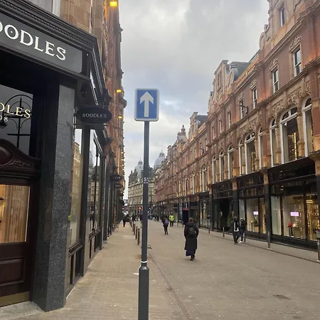 The Jade Emperors - Sleeps 5 - Centre - Flexible Check In - First Direct Arena 7min Walk Apartment Leeds (West Yorkshire)