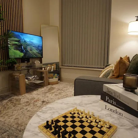 Apartment The Jade Emperors - Sleeps 5 - Centre - Flexible Check In - First Direct Arena 7min Walk *