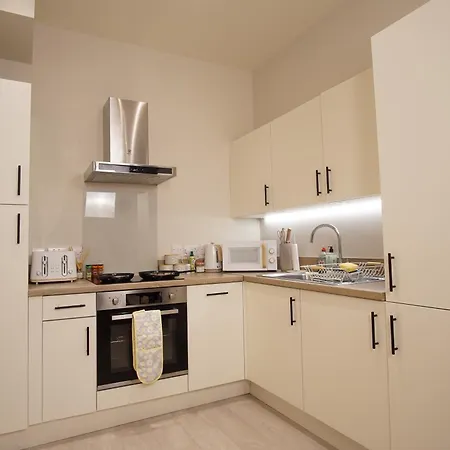 The Jade Emperors - Sleeps 5 - Centre - Flexible Check In - First Direct Arena 7min Walk Leeds (West Yorkshire)