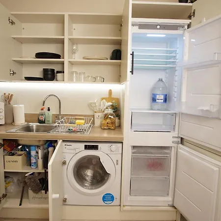 The Jade Emperors - Sleeps 5 - Centre - Flexible Check In - First Direct Arena 7min Walk Apartment *