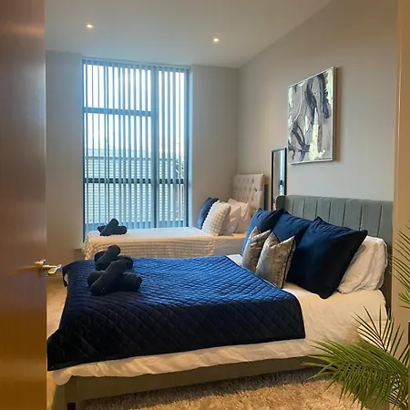 The Jade Emperors - Sleeps 5 - Centre - Flexible Check In - First Direct Arena 7min Walk