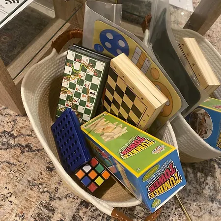 The Jade Emperors - Japanese - Sleeps 5 - Self Check-in Leeds (West Yorkshire)