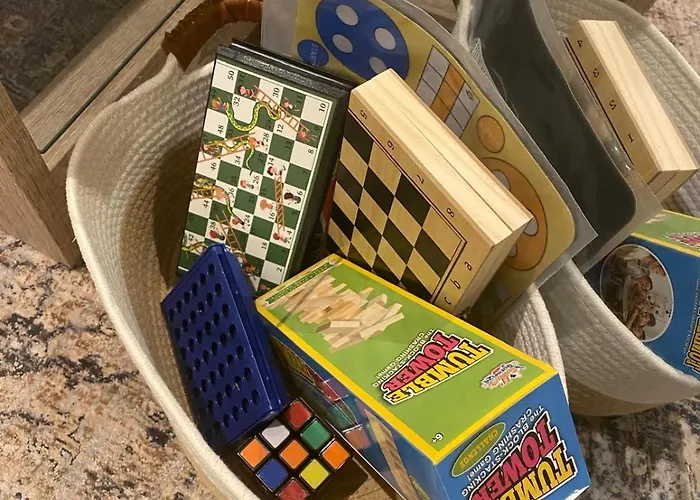 The Jade Emperors - Japanese - Sleeps 5 - Self Check-in Leeds (West Yorkshire)